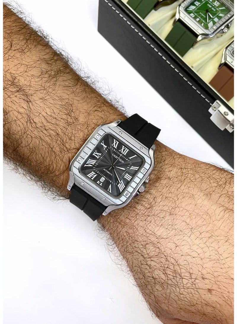 كارتييه ساعة كارتييه سانتوس مربعة من الستانلس ستيل بميناء أسود وسوار مطاطي أسود - Image 2